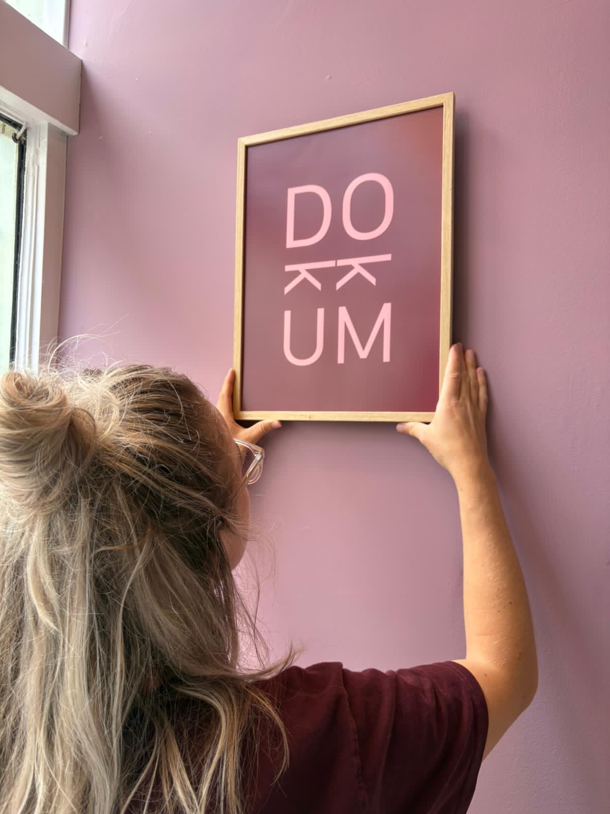 DOKKUM POSTER BURGUNDY